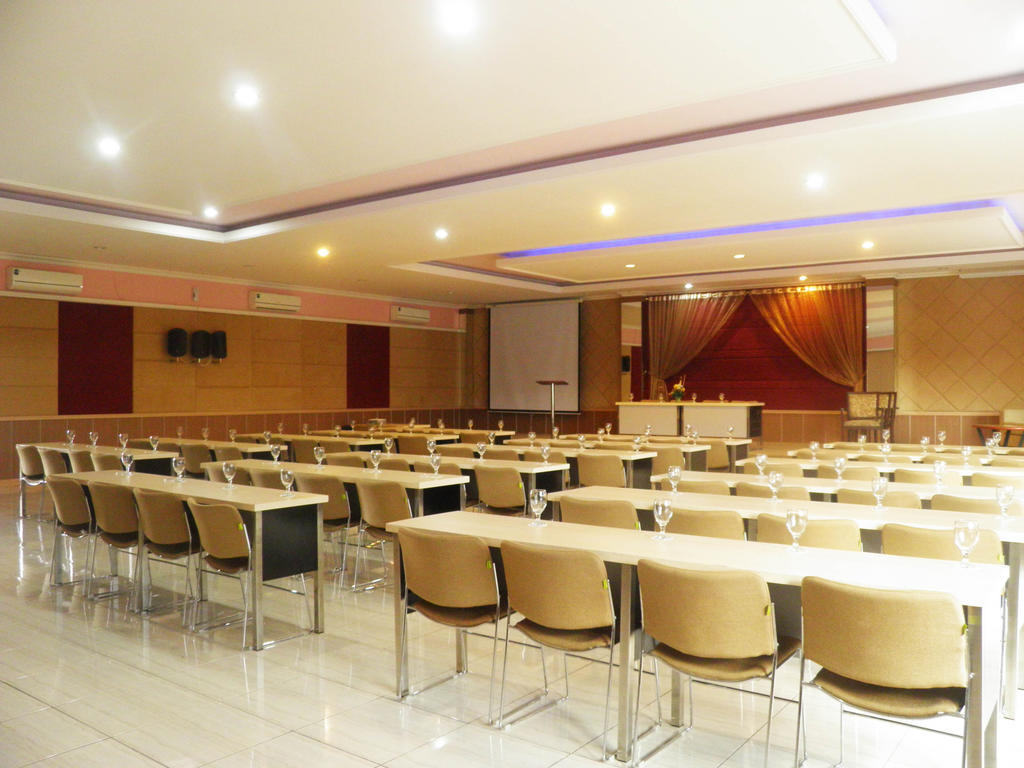 Hotel C3 세마랑 외부 사진